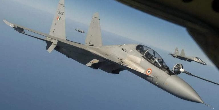 зтребители Су-30МKI в полет над спорната зона в Кашмир по време на Индия Пакистан конфликт 2025 г.