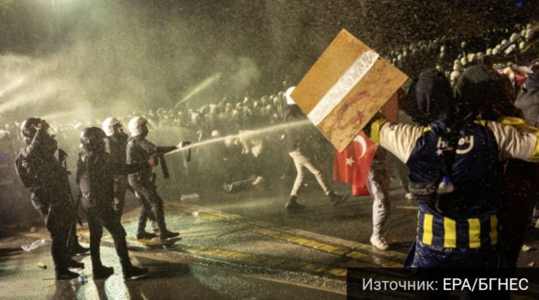 Протести в Турция 2025 след ареста на кмета на Истанбул, Екрем Имамоглу, демонстрации срещу правителството на Ердоган.